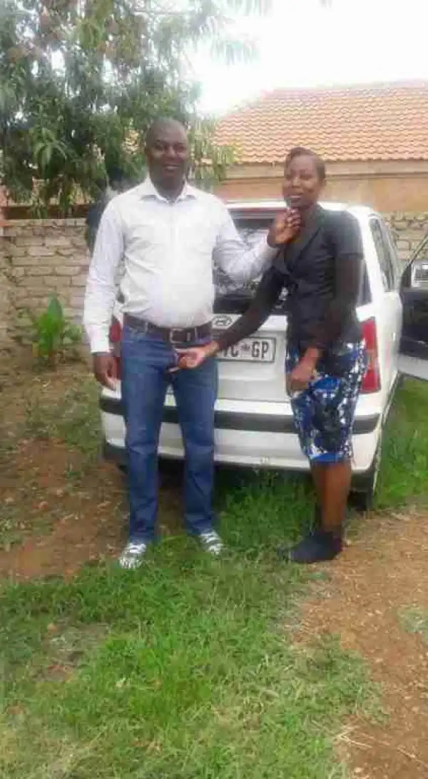 Caption This Viral Photo Of A Man & A Lady Holding Themselves